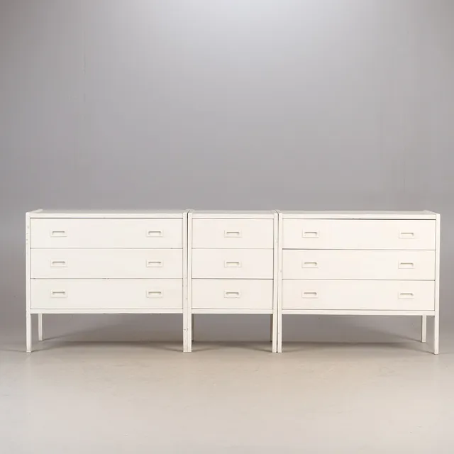 BERTIL FRIDHAGEN. Byråar, 3 stycken, vitmålade, Bodafors, 1961.