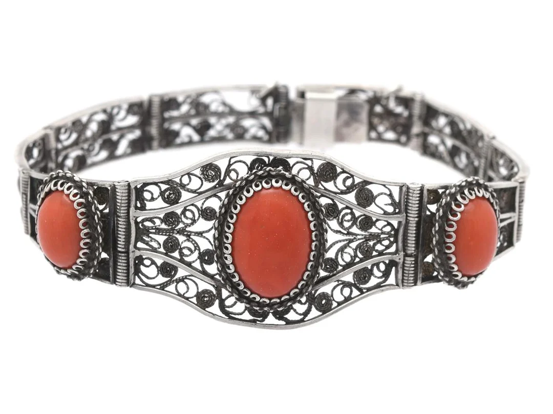 ARMBAND, silver, korall, längd 18 cm, vikt 16,3 g. — Smycken/Armband — Kaplans