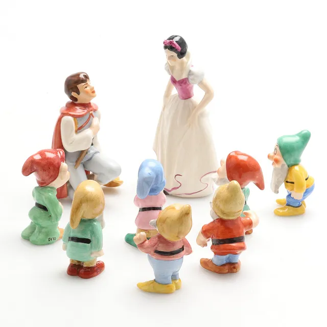 WALT DISNEY. 9 st figuriner, "Snövit och de sju dvärgarna", Goebel, Tyskland, 1900-tal.