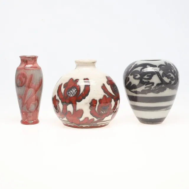 EDGAR BÖCKMAN (1890-1981). Vaser, 3 stycken, Höganäs, flintgods, lysterglasyr, 1900-talets första hälft.
