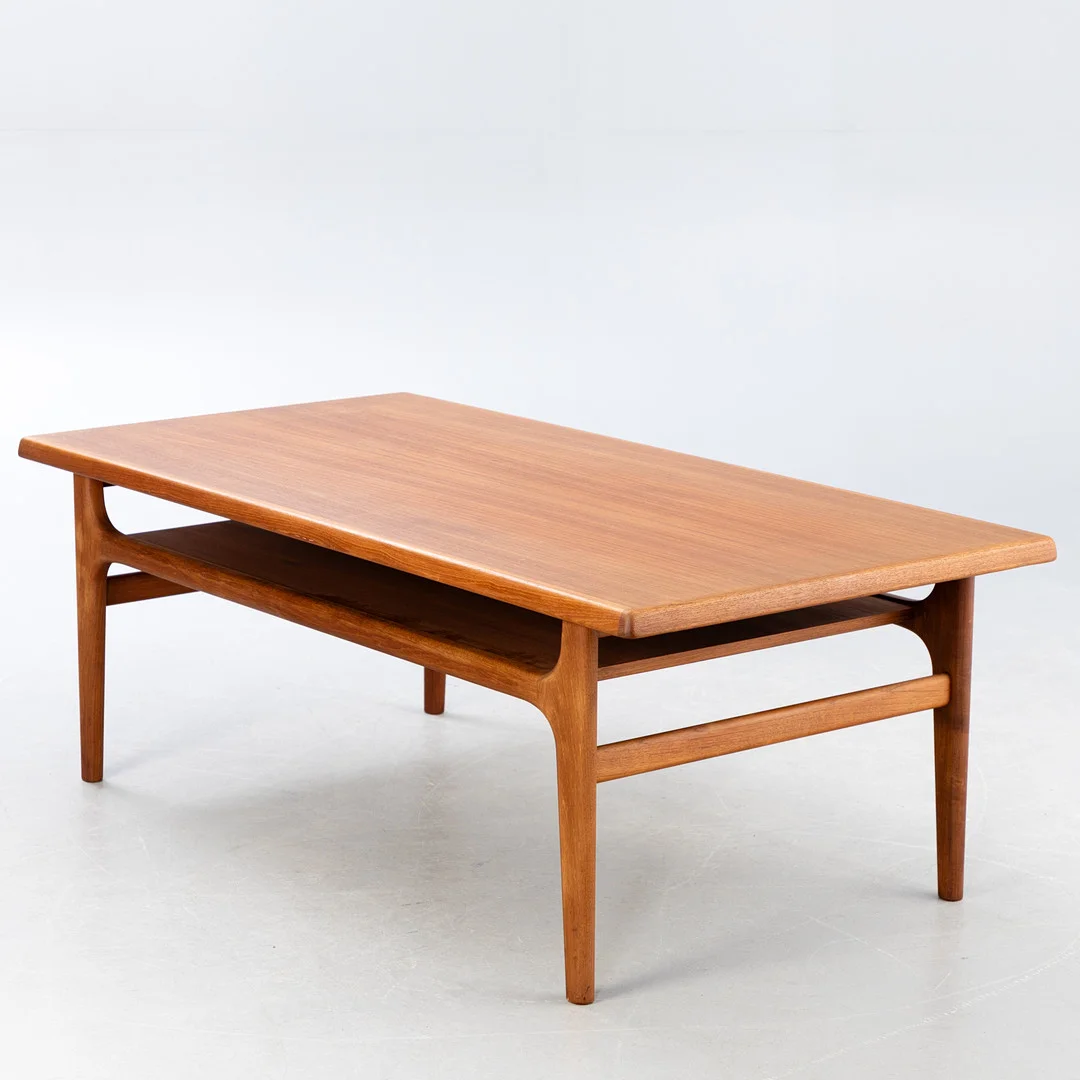 Niels Bach, Sofatisch in Teak, Dänemark, 1960er Jahre. — Coffee Tables — Stockholms Auktionsverk Hamburg