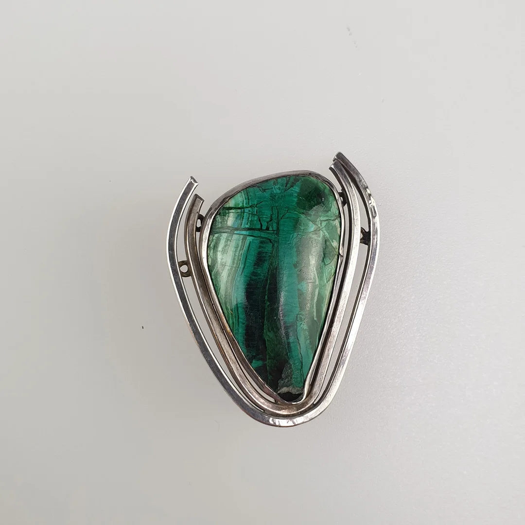 --BROSCHE / ANHÄNGER - Malachit, Silber. — Brooches & Pendants — Auktionshaus Blank