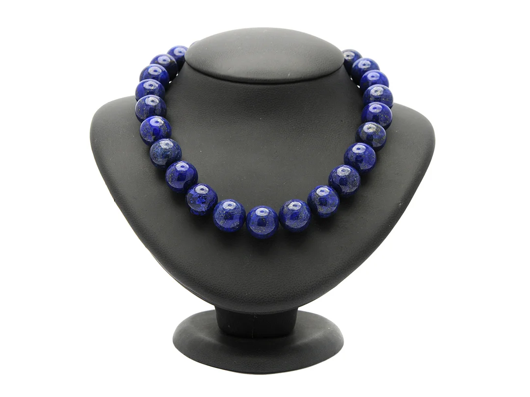 COLLIER, lapis lazuli, 16 mm kulor, längd 41 cm, lås i metall, skrapskador på låset, vikt 153 g. — Smycken/Collier — Kaplans