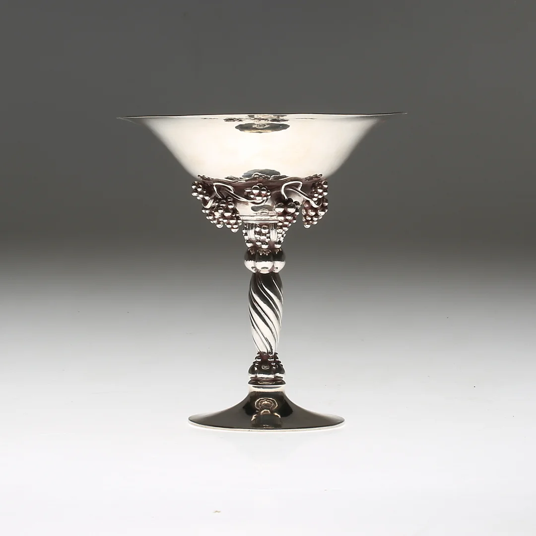 GEORG JENSEN. SKÅL PÅ FOT, KÖPENHAMN 1921, DESIGN NR 263. — Silver — Gomér & Andersson Linköping