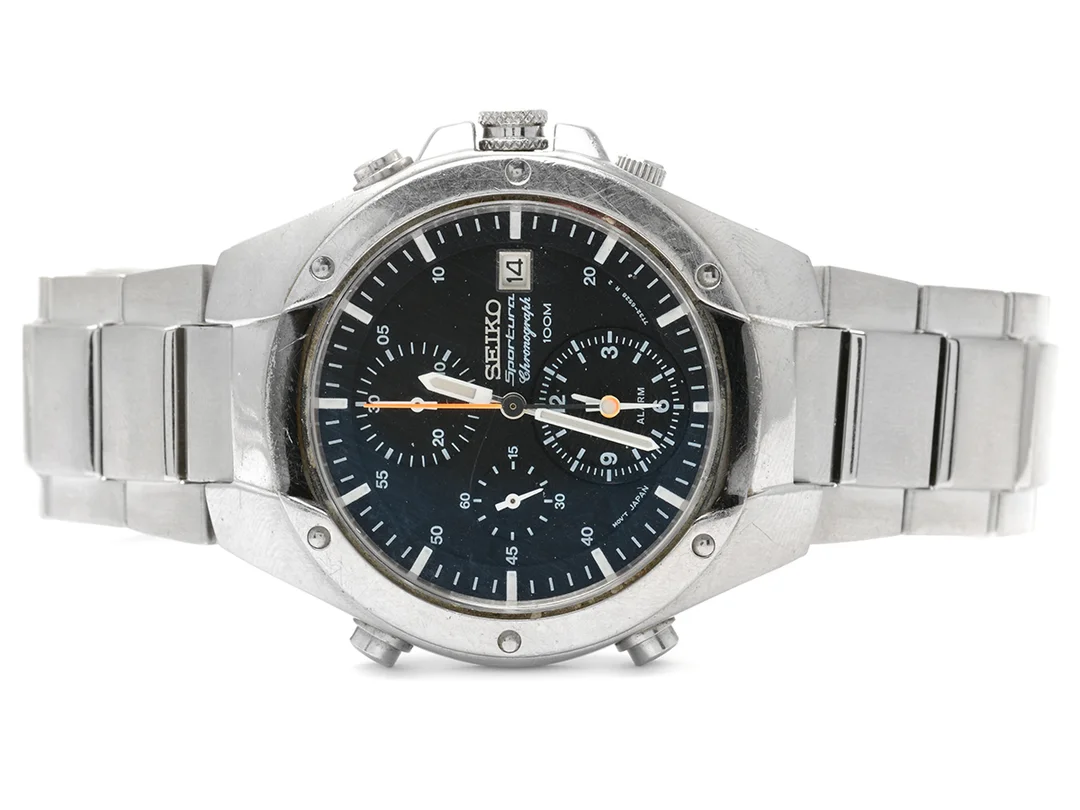 SEIKO, Sportura (100 M), Serie nr. 191416, Boett nr. 7T32-6N00, kronograf, herrur, 39 mm, quartz, safirglas, datum, alarm, skadad urtavla, ca 2001, metallänk ej original. — Klockor/Seiko — Kaplans
