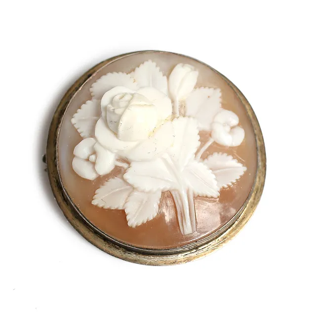 BROSCH / HÄNGE, silver och snäckskal, camé, 18/1900-tal.