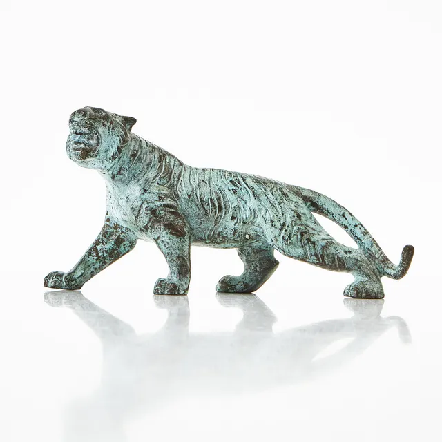 SKULPTUR, brons, i form av tiger, samtida.