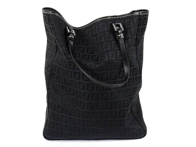 VÄSKA, FENDI, svart monogram i tyg, läder detaljer, 24x30x7cm, dustbag.