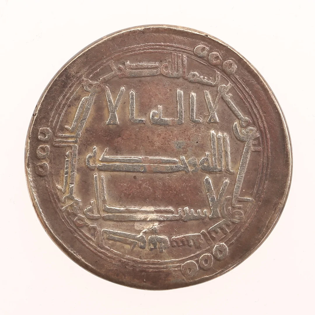 MYNT, silver, Abbasid Dirham, al-Kufa 700-tal. — Coins & Banknotes — RA Auktionsverket Norrköping