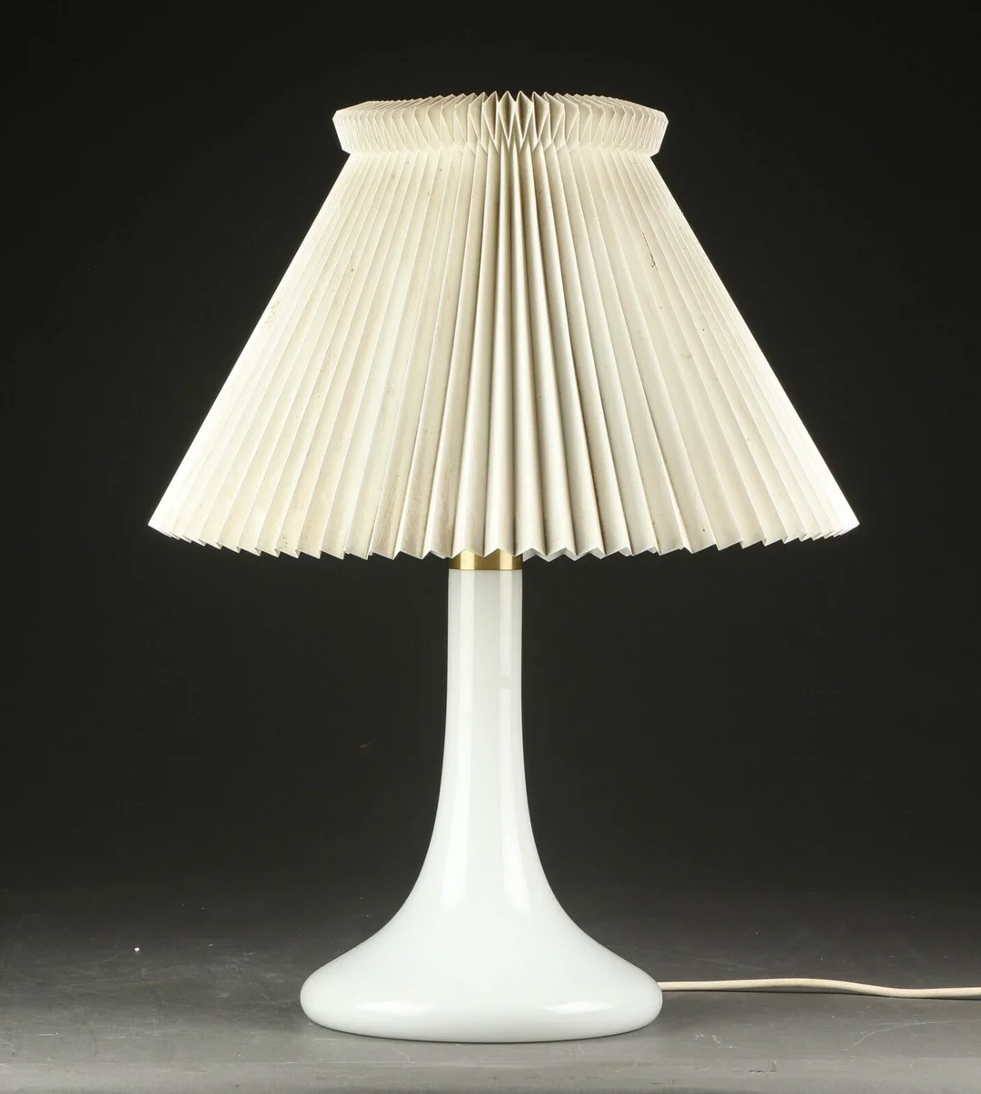 Poul Christiansen for Holmegaard/Le Klint. Bordlampe, model 363 — Lamps and lighting/Table lamps — Lauritz