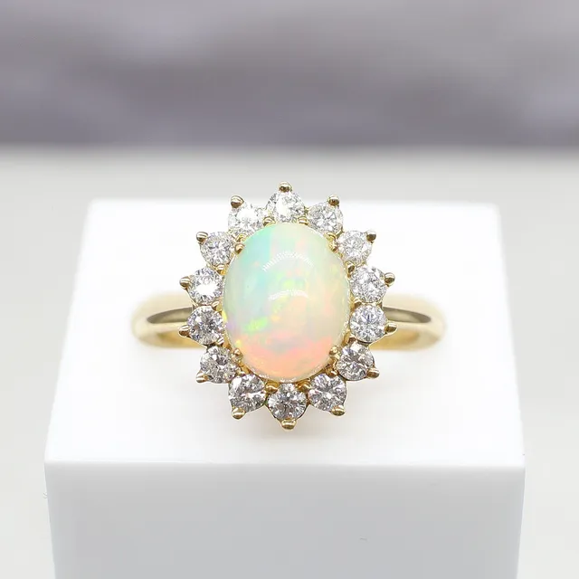 OPAL & DIAMOND CLUSTER RING.