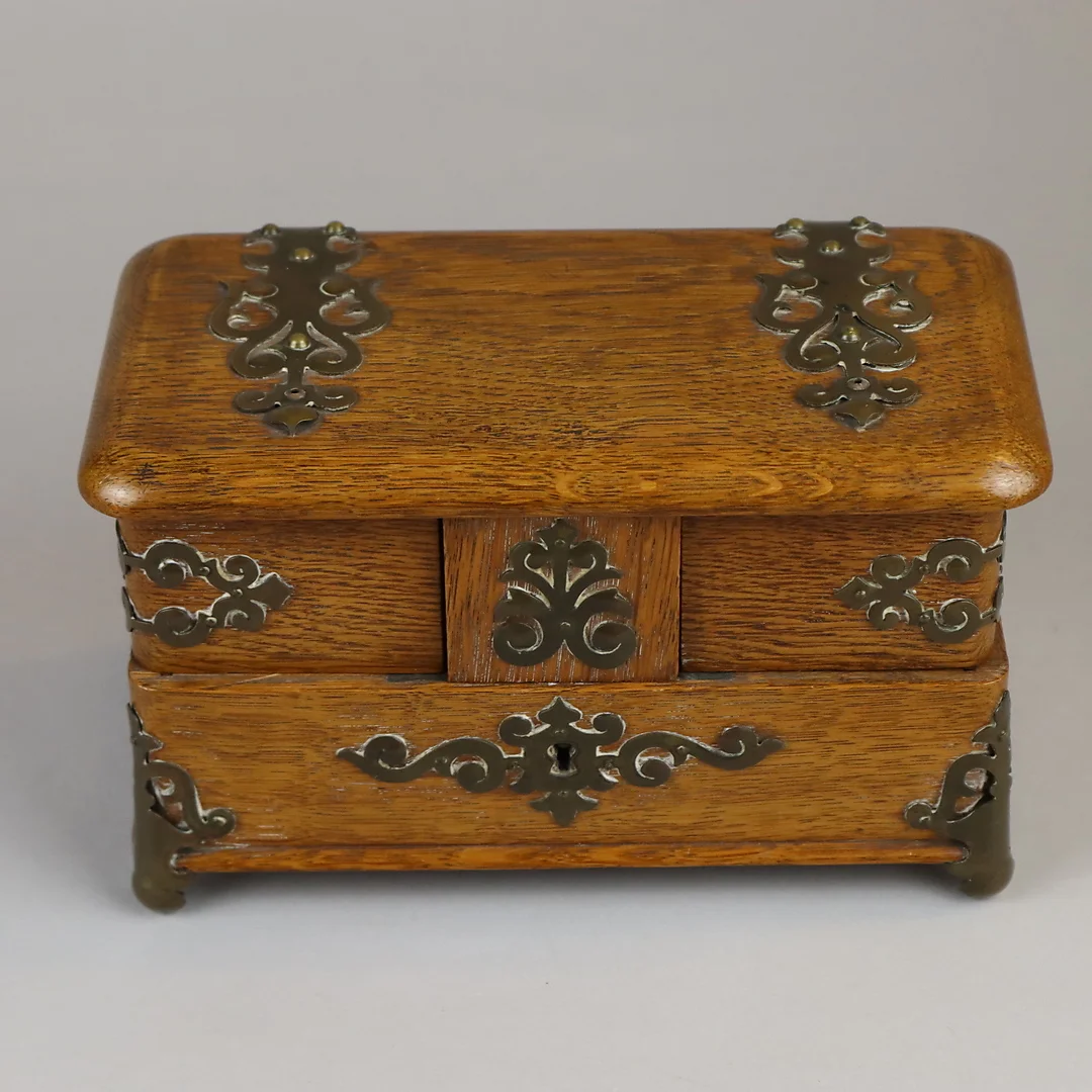 SCHMUCK-/ NÄHKÄSTCHEN - um 1900, Holz. — Miscellaneous — Auktionshaus Blank