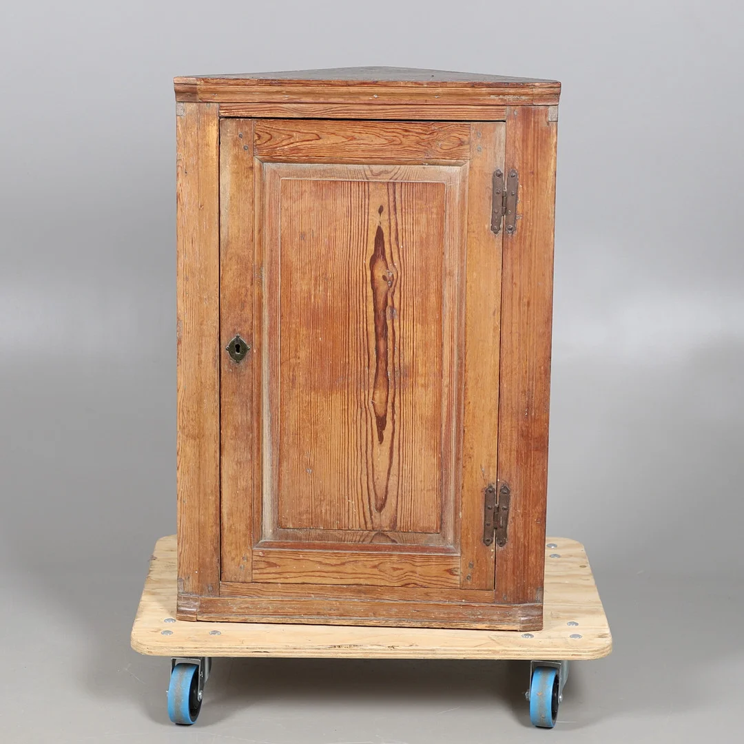 A PINE CORNER CUPBOARD. — Cupboards, Cabinets & Shelves — Lawrences Auctioneers