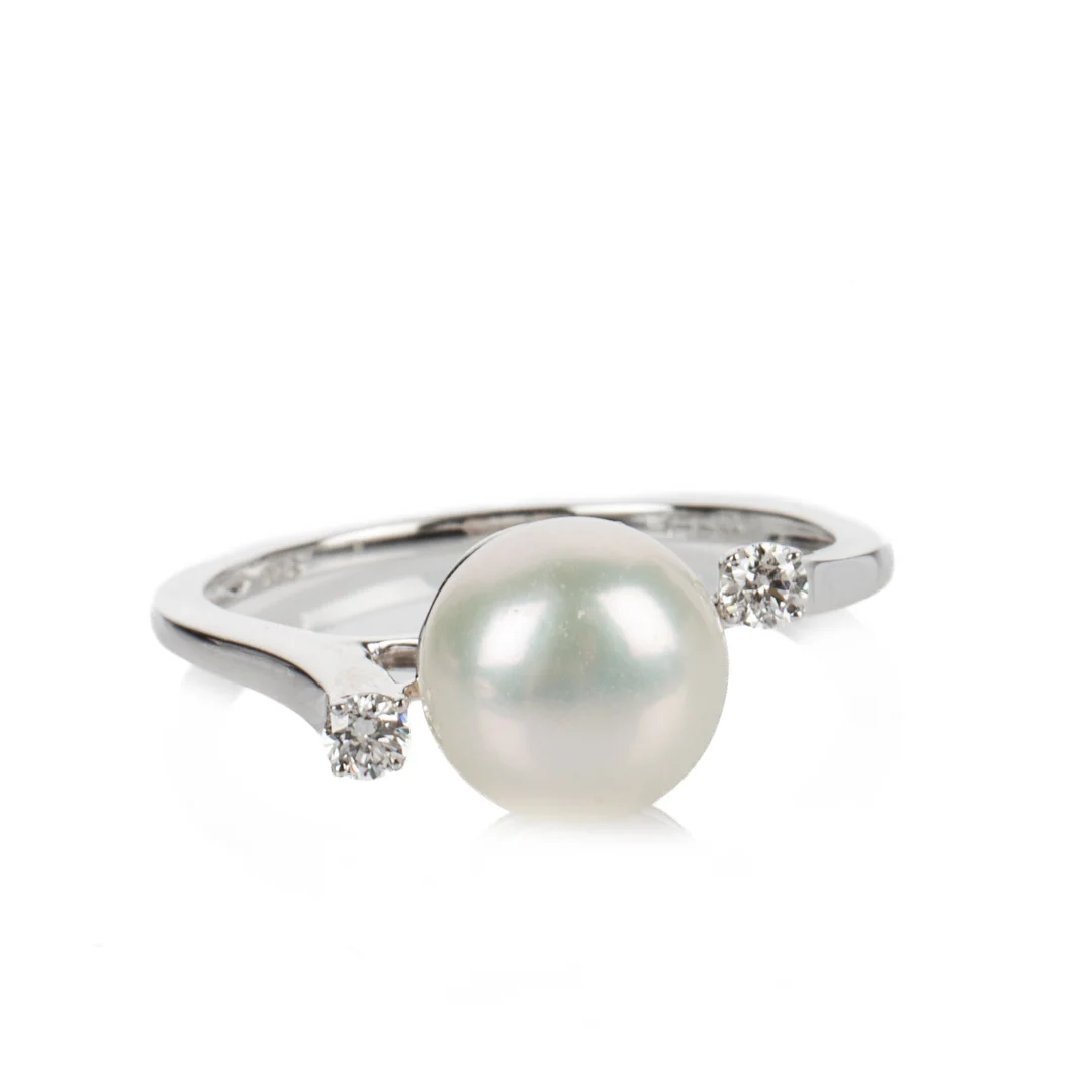 Diamonds By Frisenholm. Ring of 9 kt. white gold with freshwater pearl and diamonds, size 54 — Jewellery/Rings — Lauritz