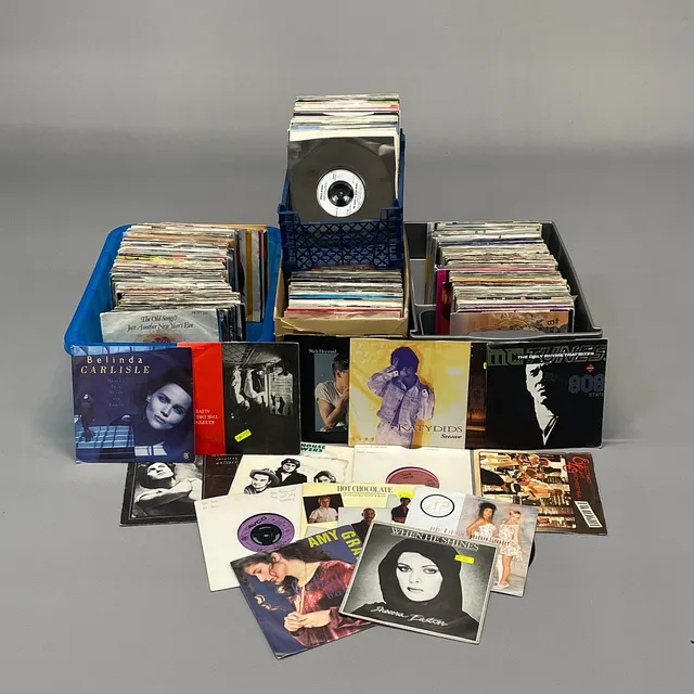 QUANTITY OF SINGLES.