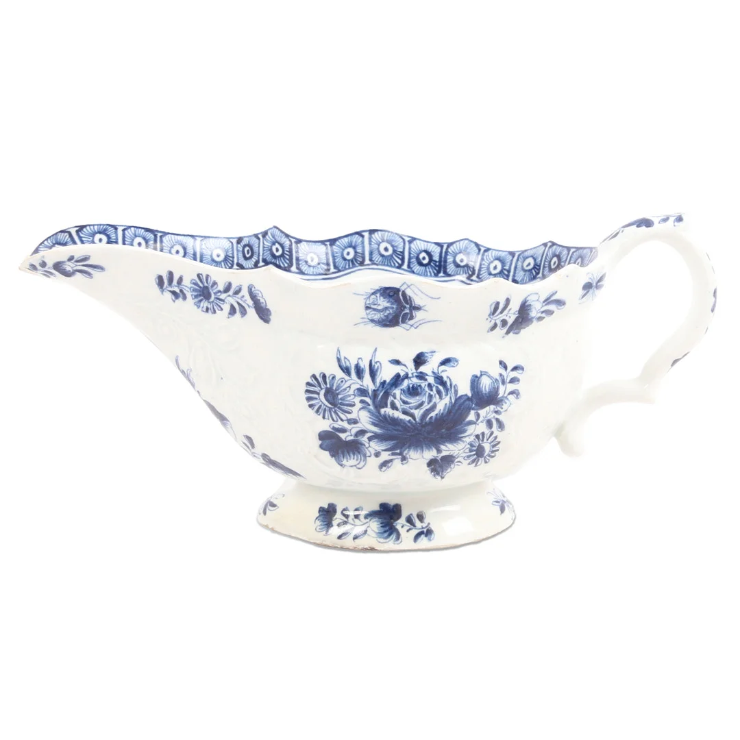 AN 18TH CENTURY BOW SAUCEBOAT, ENGLISH CIRCA 1765. — European — Bishop & Miller