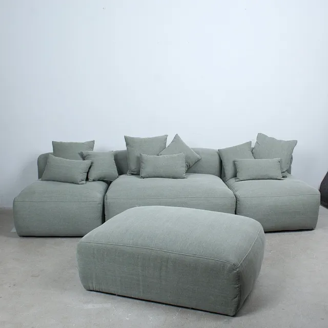 PRIMAVERA. 3-teiliges Modulsofa und Hocker mit 9 Kissen, Stoff.