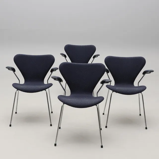 ARNE JACOBSEN. Karmstolar, 4 st, "Sjuan", Fritz Hansen 1991.
