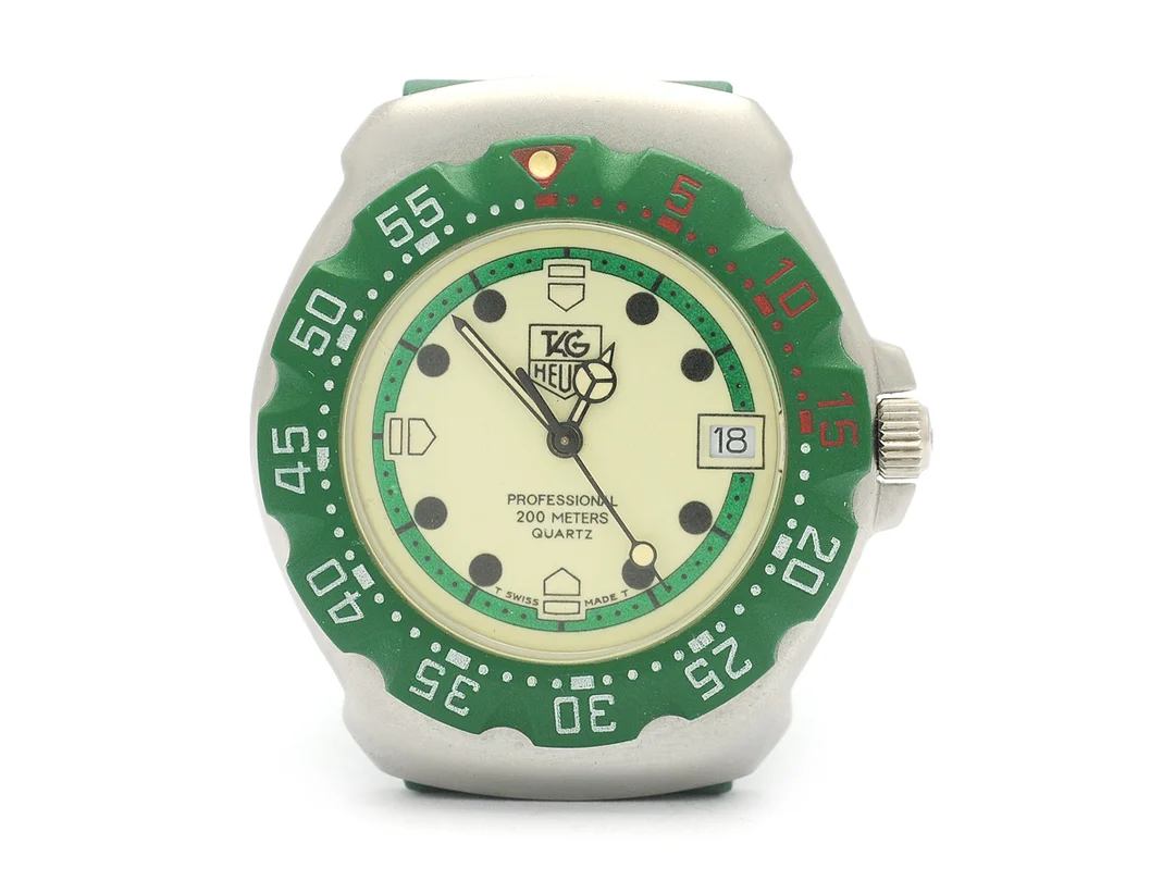 TAG HEUER, F1, Professional (200 METERS), Ref nr. 372.513, herrur, 35 mm, stål, quartz, mineralglas, datum, gummiband, originalspänne i grön plast, ca 1995. — Klockor/Tag Heuer — Kaplans