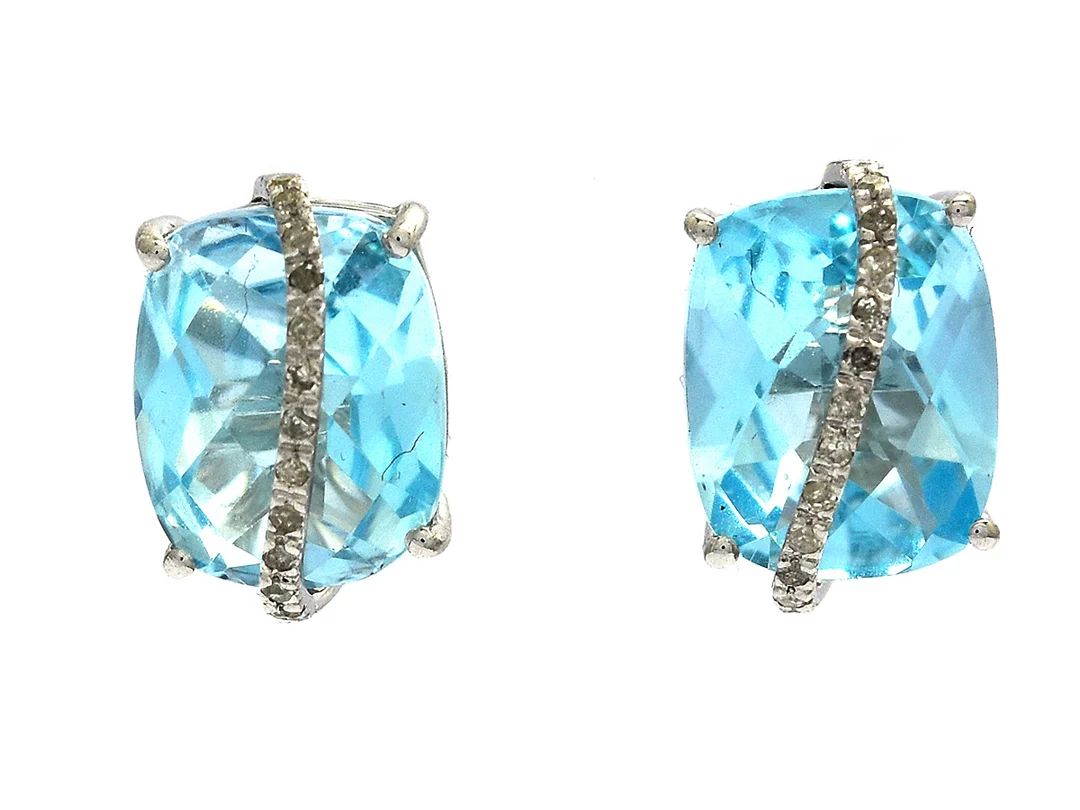 ÖRHÄNGEN, 14K vitguld, 2 kuddslipade topaser, 26 åttkantslipade diamanter ca 0,13 ctv, vikt 2,8 g, stift — Smycken/Örhängen — Kaplans