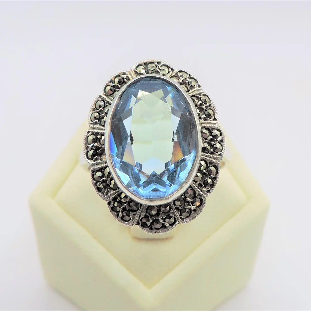 6CT SWISS BLUE TOPAZ RING. — Rings — Chalkwell Auctions