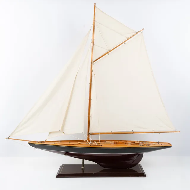 POND YACHT, seglande modell, bemålat köl, sydda segel, 1900-tal.