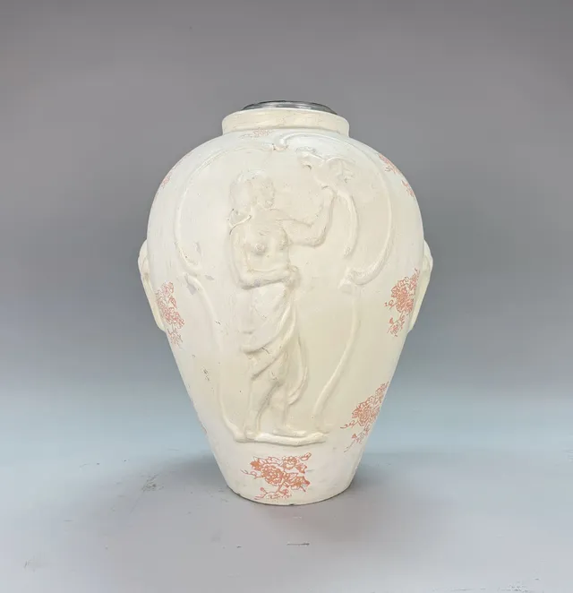 GOLVURNA, gips, glas insats, dekor kvinna, 1900-talets första hälft.