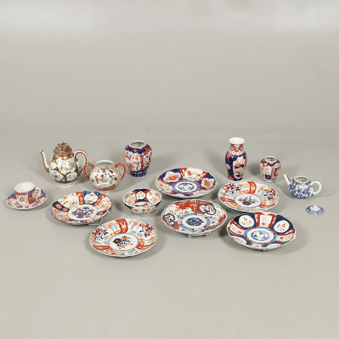 JAPANESE IMARI PLATES & OTHER ITEMS, & CHINESE TEAPOT. — Oriental — Lawrences Auctioneers