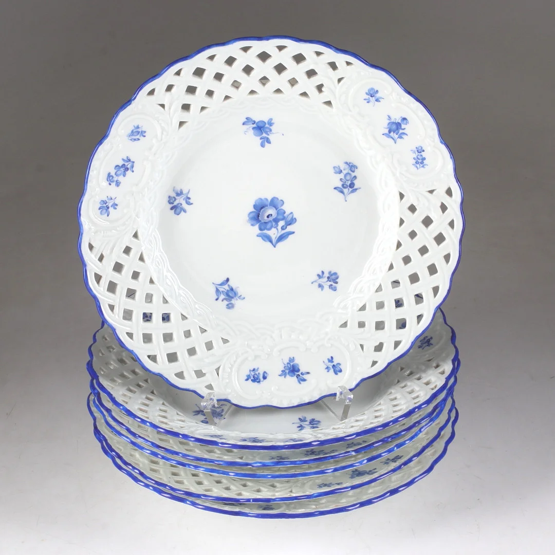 ASSIETTER, 6 st, porslin, blå blommor, Meissen. Tyskland. — European — Stadsauktion Sundsvall