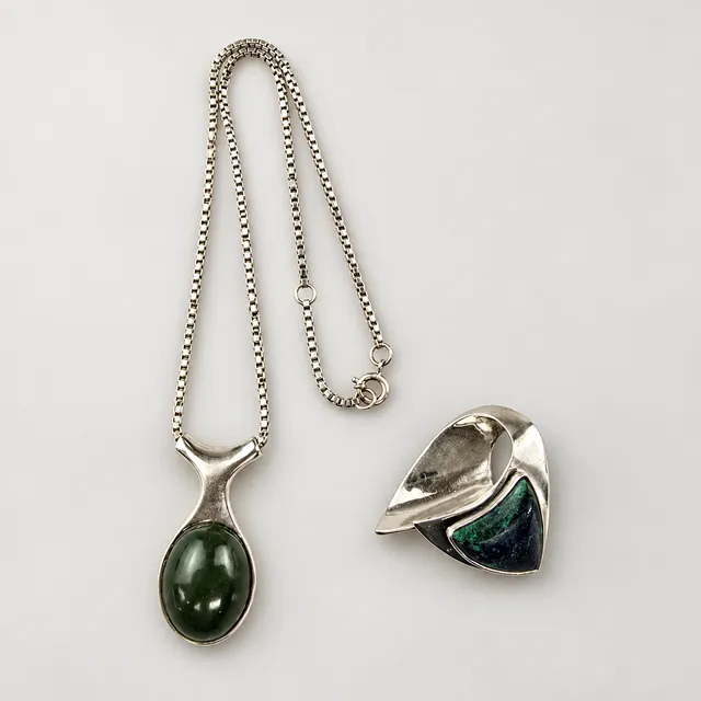 ZWEI SCHMUCKTEILE -SKANDINAVISCHES DESIGN-STERLING SILBER 925/000.