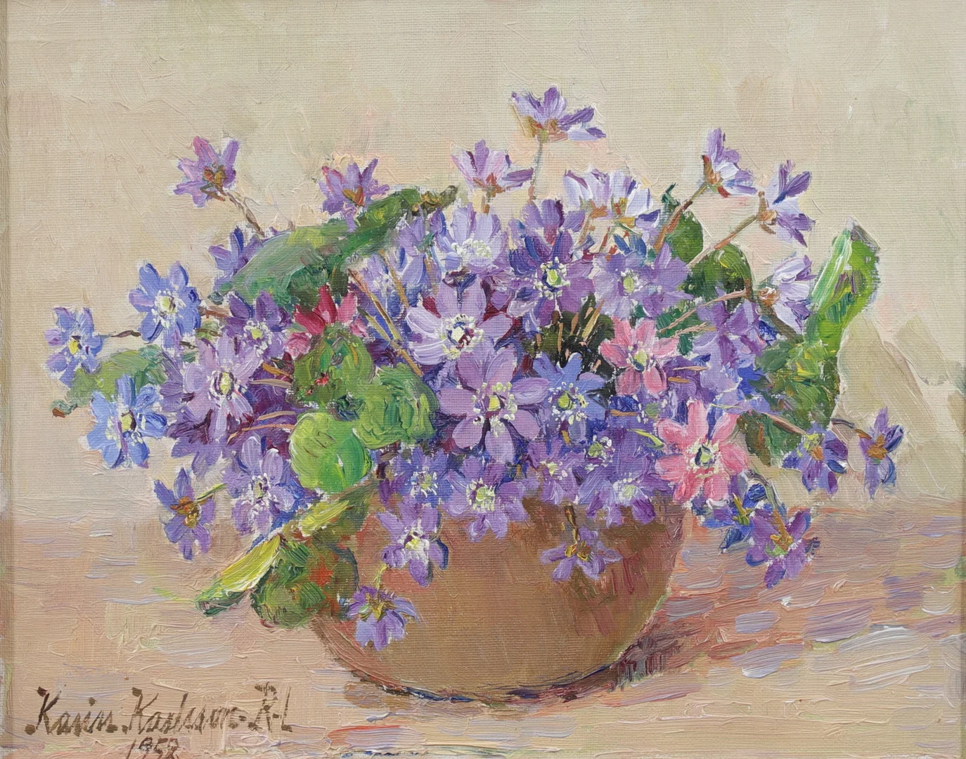 KARIN KARLSSON. Stilleben med blåsippor, olja på pannå, signerad och daterad. — Paintings — Växjö Auktionskammare