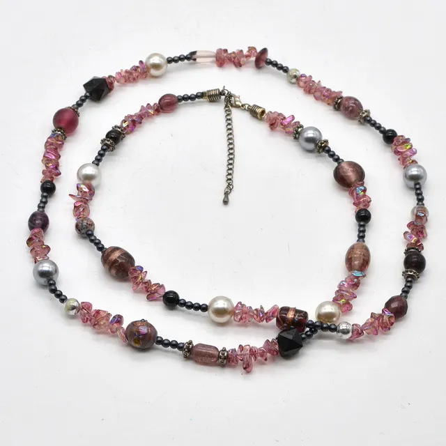 MURANO GLAS COLLIER, STUDIOGLAS, REGENBOGEN-SCHIMMER UND GOLDFLITTER, ITALIEN, 20. JAHRHUNDERT.