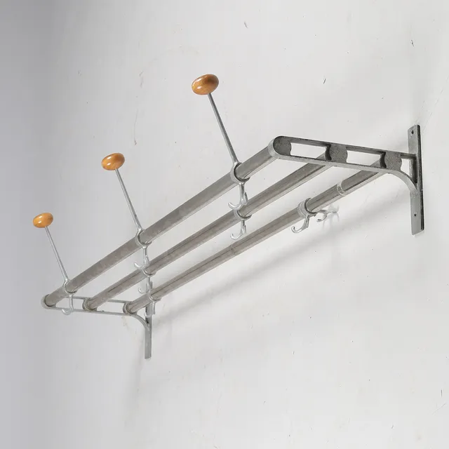 GUNNAR BOLIN. "Nostalgia" hattehylde af aluminium, formgivet 1937.