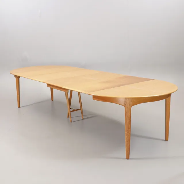 HENNING KJÆRNULF. Matbord, ek, modell 62, Sorø stolefabrik, Danmark, 1900-talets andra hälft.
