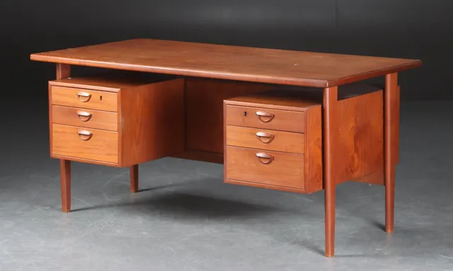 Kai Kristiansen. Fritstående skrivebord af teaktræ model FM 60., 1950/60'erne