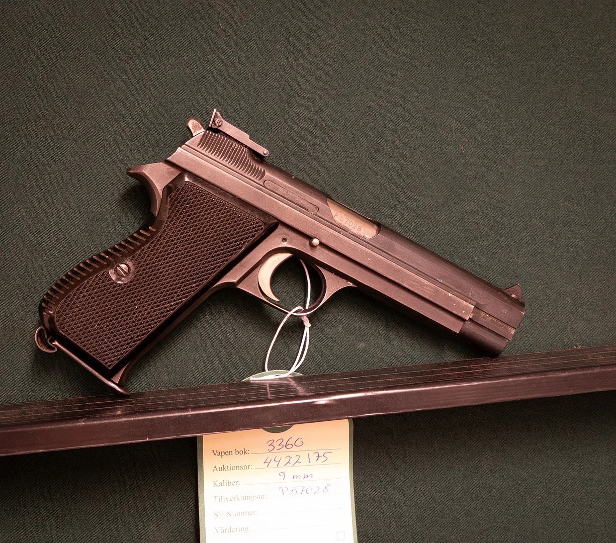 Neuhausen Modell P210-6. Kal. 9x19. Tillv.Nr: P57028. — Pistols — Mauritz Widforss