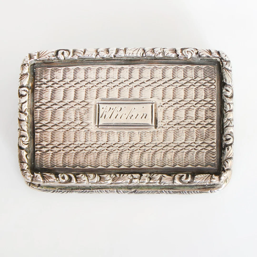 A GEORGE IV SILVER VINAIGRETTE. — Silver — Bishop & Miller