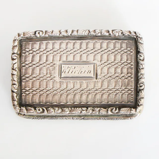 A GEORGE IV SILVER VINAIGRETTE.
