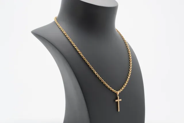 Ankerkæde med vedhæng i form af kors, 14 kt. guld