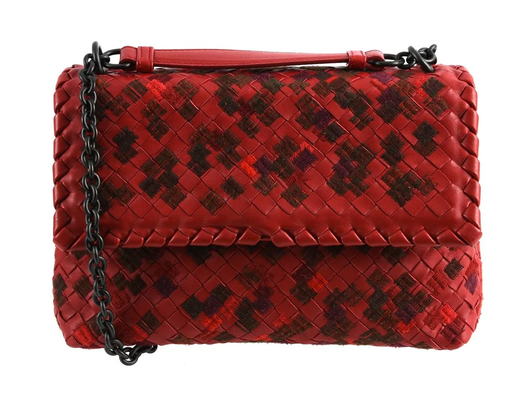 VÄSKA, BOTTEGA VENETA, Intrecciato, Stitch, rött flätat läder, 24x15x8 cm, dustbag. — Accessoarer/Väskor — Kaplans