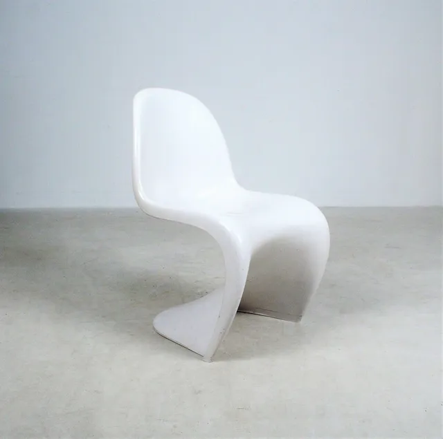 VERNER PANTON. für HERMAN MILLER / Fehlbaum-Vitra - Panton Chair - 8/1971.