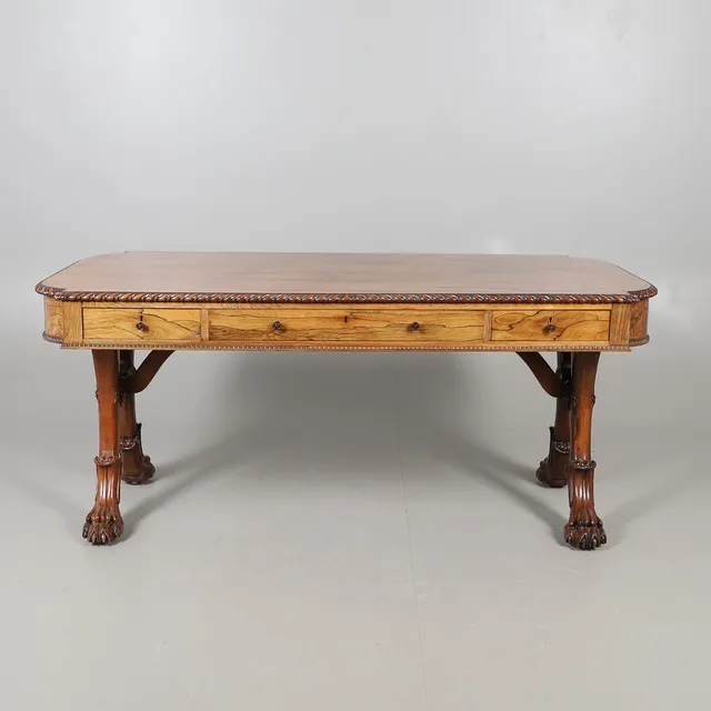 A WILLIAM IV ROSEWOOD PARTNERS' LIBRARY TABLE IN THE MANNER OF GILLOWS, CIRCA 1830.