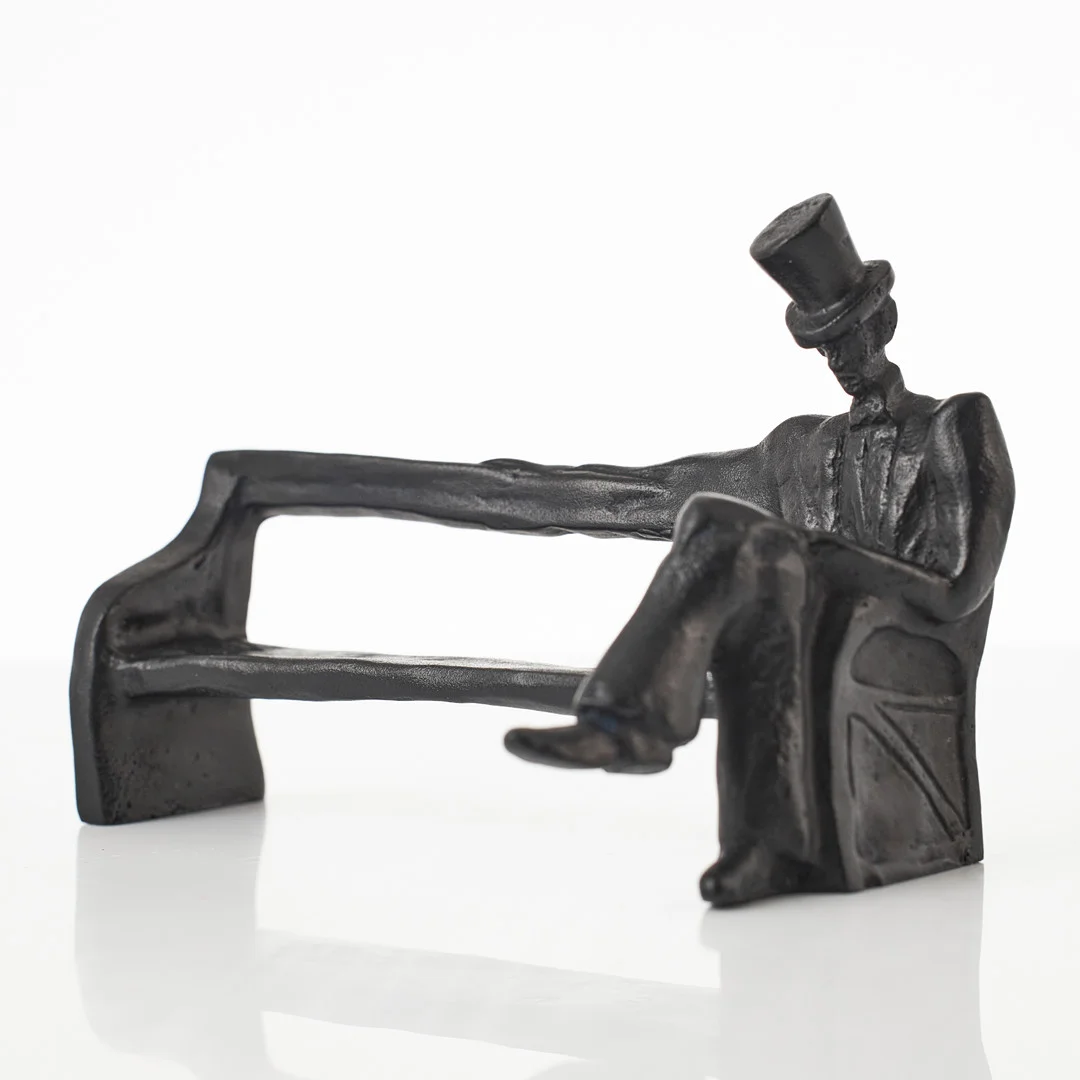 KARL GÖTE BEJEMARK. Nils Ferlin på parkbänken, monogramsignerad KGB, mörkpatinerad brons, märkt FFA Fondeur. — Sculptures & Bronzes — Stockholms Auktionsverk Magasin 5