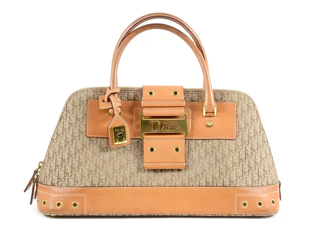 VÄSKA, CHRISTIAN DIOR, Dior Street Chic, beige, brun Dior monogram tyg, naturfärgat läder, 35x18x11 cm, cert. från 2004 finns. Märkt 63BM-1012.