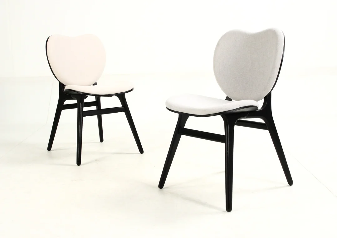 Anders Klem for Umage. Two dining chairs, model 'A Conversation Piece, exhibition models (2) — Furniture/Chairs — Lauritz
