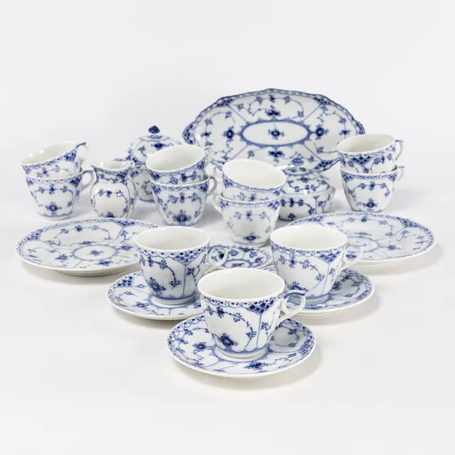 SERVISDELAR. 21 st, "Musselmalet", Royal Copenhagen, Danmark.