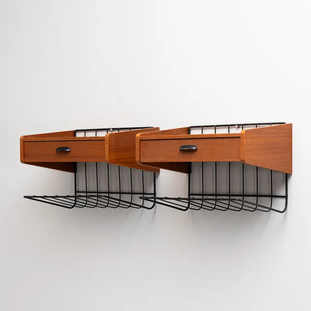 NILS STRINNING (1917-2006). Sängbord, ett par, teak och metall, String, 1960-tal.