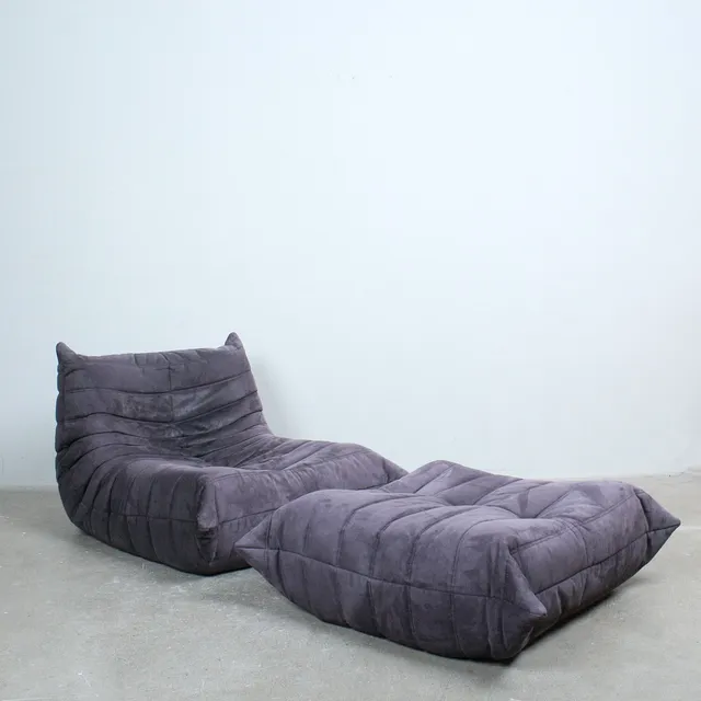 MICHEL DUCAROY. für Ligne Roset, Sessel mit Ottomane, Alcantara, Anfang 2000er.