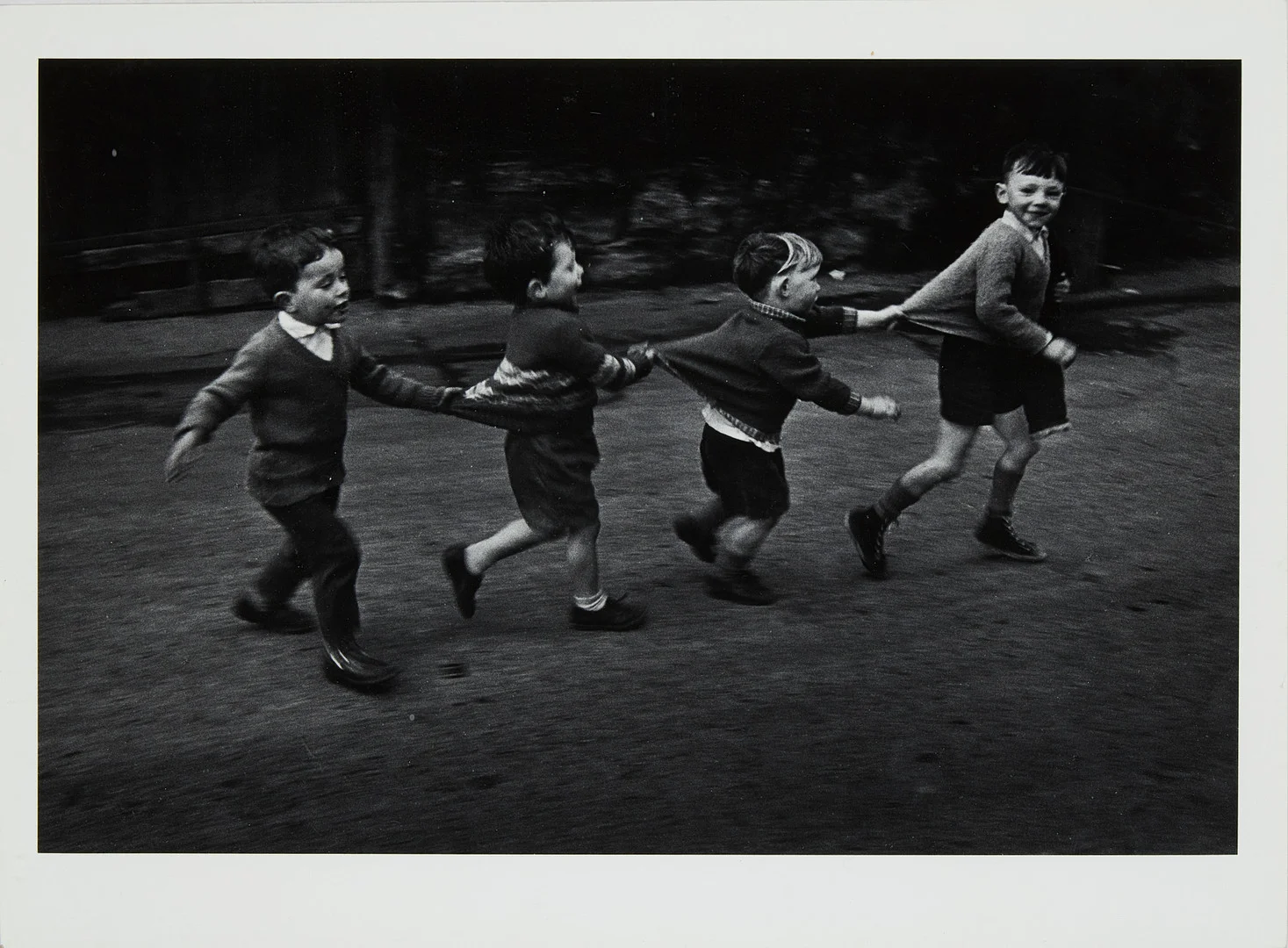 JEAN HERMANSON. "Barn i Dublin 1967", signerad. fotografi. — Photography — Stockholms Auktionsverk Magasin 5