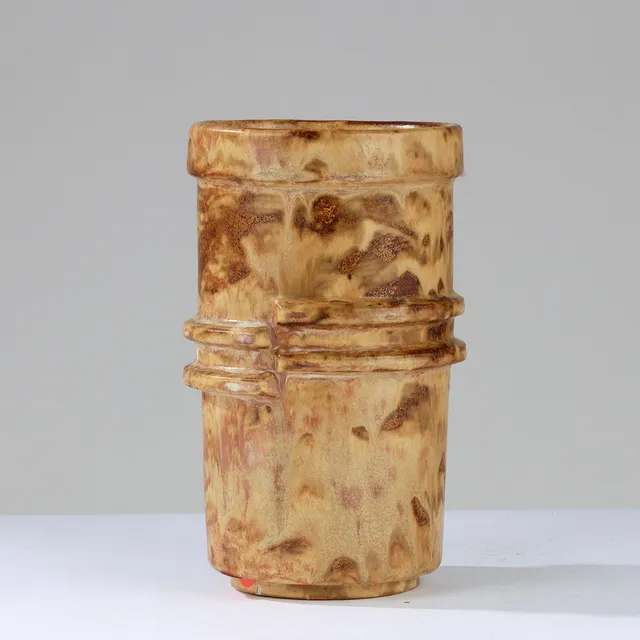 BODE WILLUMSEN (1895-1987). Stor, cylinderformet stentøjsvase glaseret i brunlige nuancer, eget værksted, Danmark, 1900-tallets midte, nordisk Art Deco.